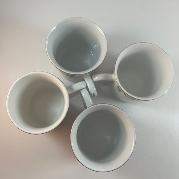 Gibson Everyday Holiday Gold Cups Saucers Holly Berries Lot of 4 Sets - Picture 2 of 16